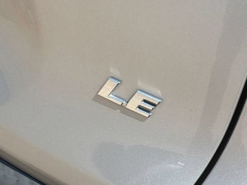 Used 2019 Toyota RAV4 LE FWD image 7