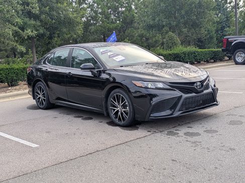 Used 2024 Toyota Camry SE FWD image 2