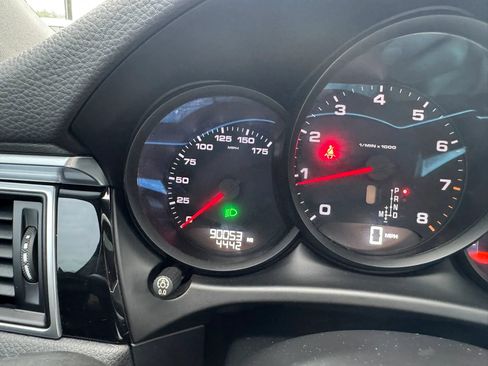 Used 2018 Porsche Macan AWD/4WD image 26