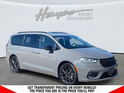 Used 2025 Chrysler Pacifica Limited