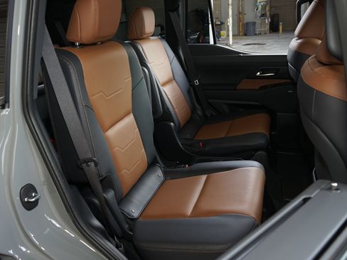 Used 2026 Lexus GX 550 w/ Accessory Package (31) AWD/4WD image 15