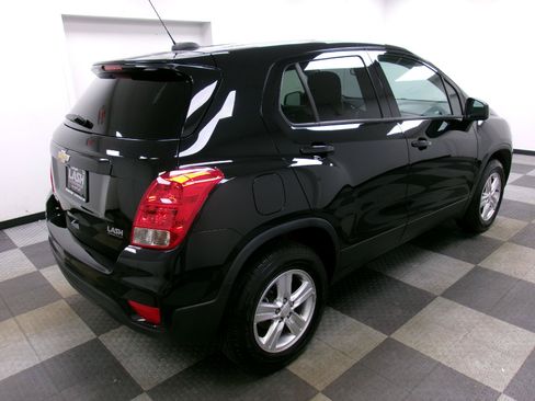Used 2022 Chevrolet Trax LS w/ Tint and Cruise Package AWD/4WD image 12