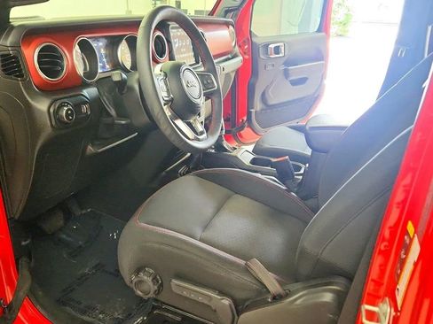 Used 2023 Jeep Gladiator Rubicon w/ Cold Weather Group AWD/4WD image 15