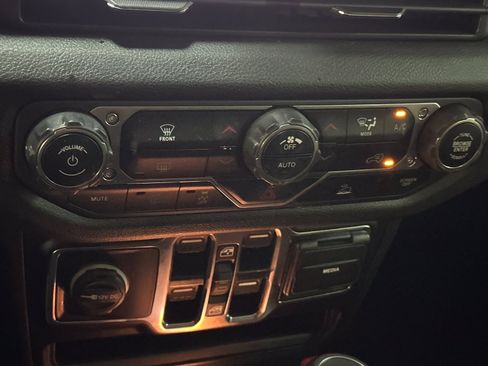 Used 2024 Jeep Wrangler Unlimited w/ LED Headlamp & Fog Lamp Group image 19