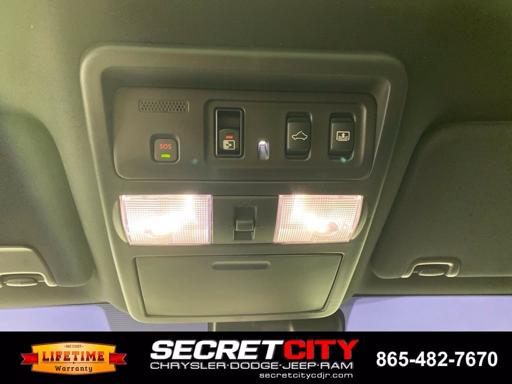 Used 2023 Nissan Titan PRO-4X w/ Pro-4x Convenience Package AWD/4WD image 19