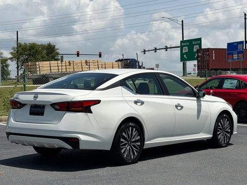 Used 2025 Nissan Altima 2.5 SV FWD image 5