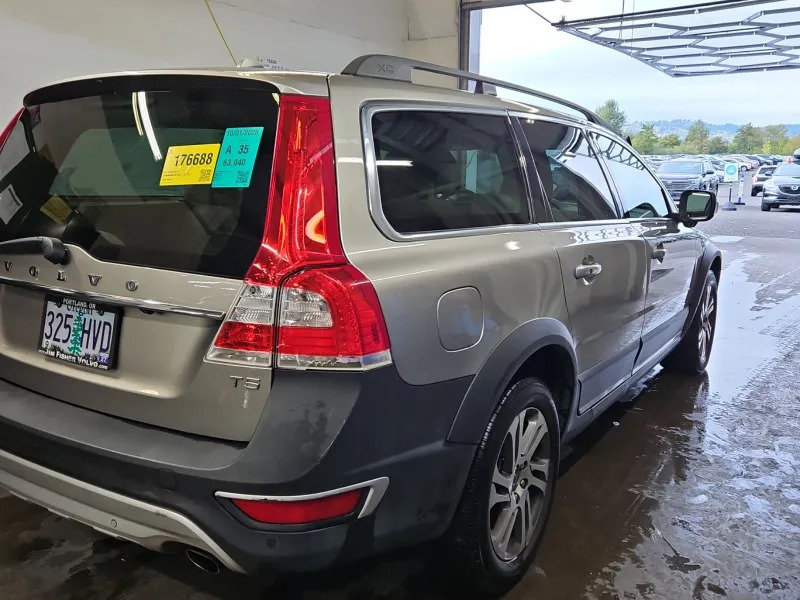 Used 2015 Volvo XC70 T5 Premier w/ Protection Package FWD image 4