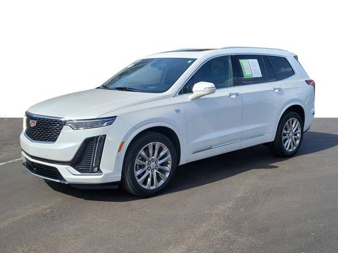 Used 2023 Cadillac XT6 Premium Luxury w/ Technology Package image 3