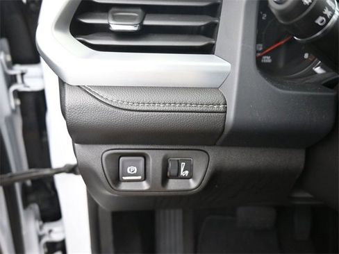 Used 2023 GMC Acadia SLE image 35