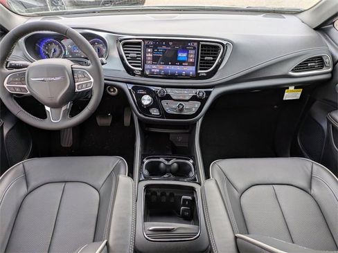 New 2026 Chrysler Pacifica Limited w/ Trailer Tow Group image 17