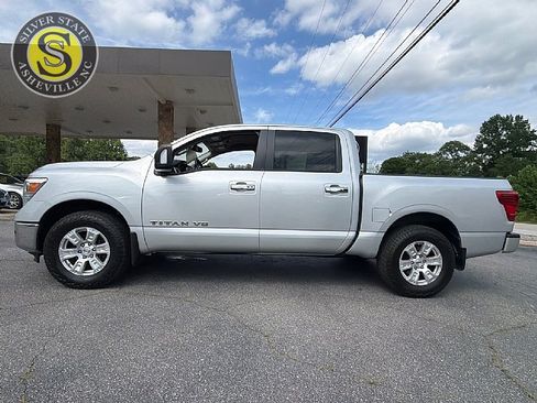 Used 2019 Nissan Titan SV w/ SV Convenience Package AWD/4WD image 3