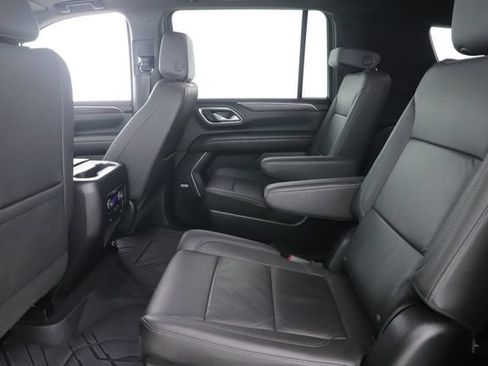 Used 2024 Chevrolet Suburban Z71 w/ Luxury Package AWD/4WD image 28
