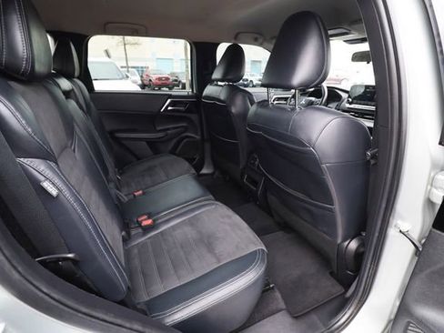 Used 2022 Mitsubishi Outlander SE image 49