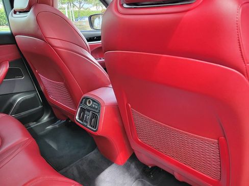 Used 2018 Maserati Levante GranSport image 14