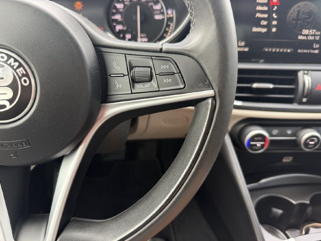 Used 2019 Alfa Romeo Giulia w/ Quick Order Package 22K Sport RWD image 17