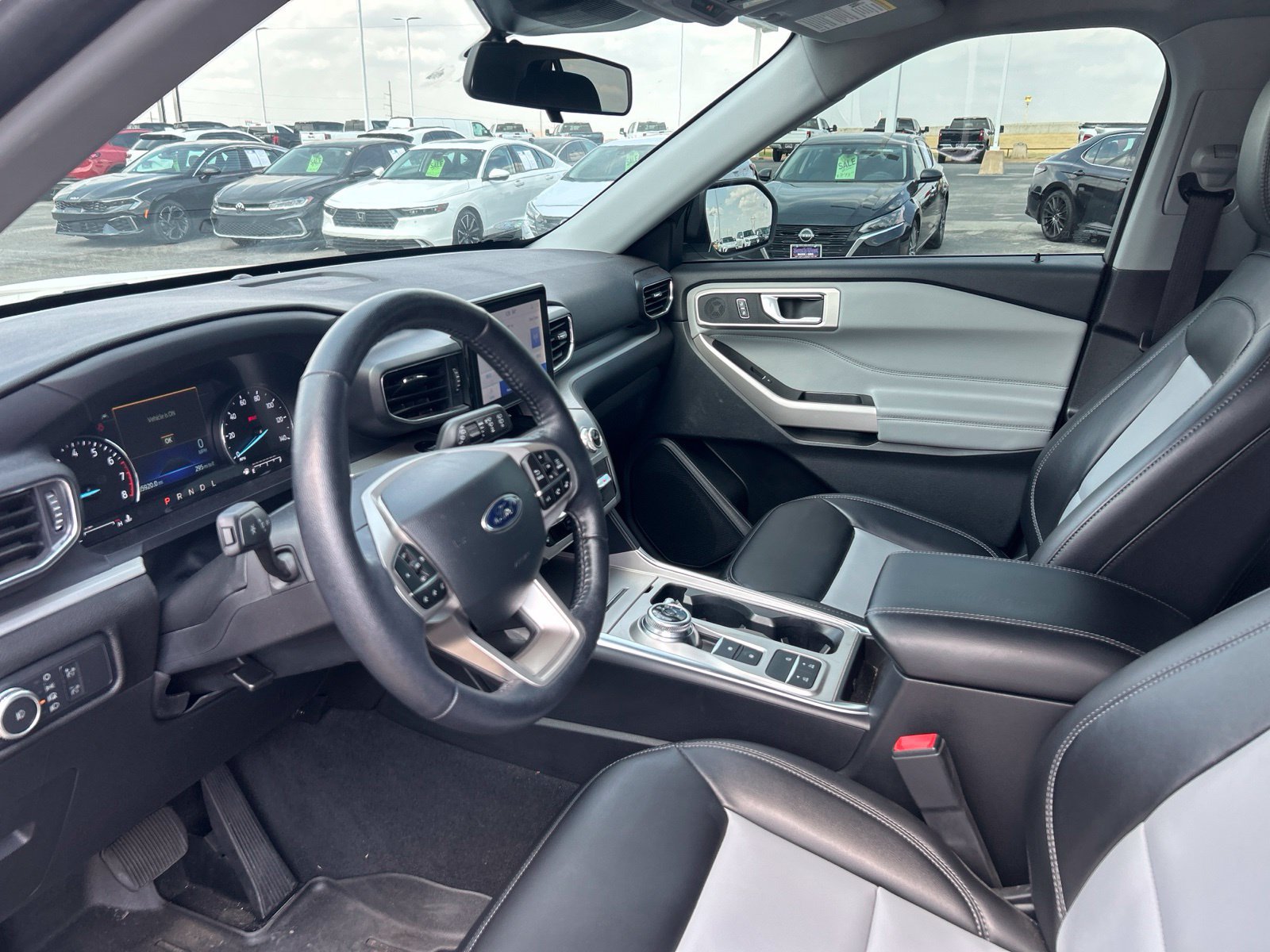 Used 2022 Ford Explorer XLT w/ Equipment Group 202A RWD image 12