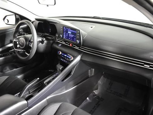 Used 2022 Hyundai Elantra SEL w/ Preferred Accessory Package FWD image 35