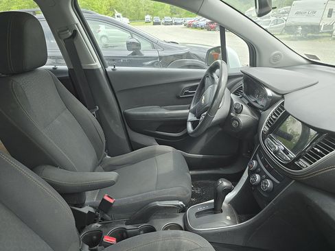 Used 2018 Chevrolet Trax LS image 5