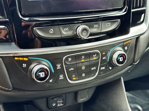 Used 2023 Chevrolet Traverse Premier FWD image 16