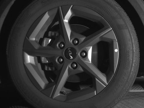 Used 2025 Kia K4 LXS image 14