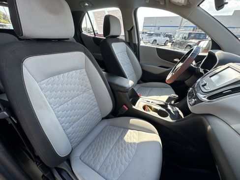 Used 2018 Chevrolet Equinox LS image 25