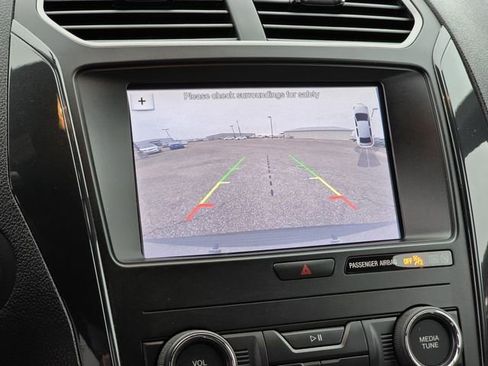 Used 2019 Ford Explorer XLT w/ Equipment Group 201A image 11