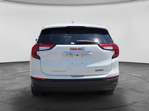 Used 2024 GMC Terrain SLE FWD image 8