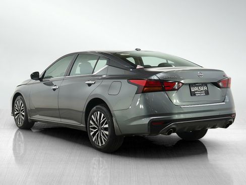 Used 2023 Nissan Altima 2.5 SV w/ SV Premium Package image 3