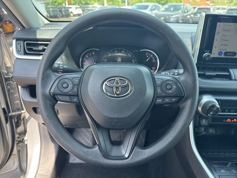 Used 2025 Toyota RAV4 XLE AWD/4WD image 11