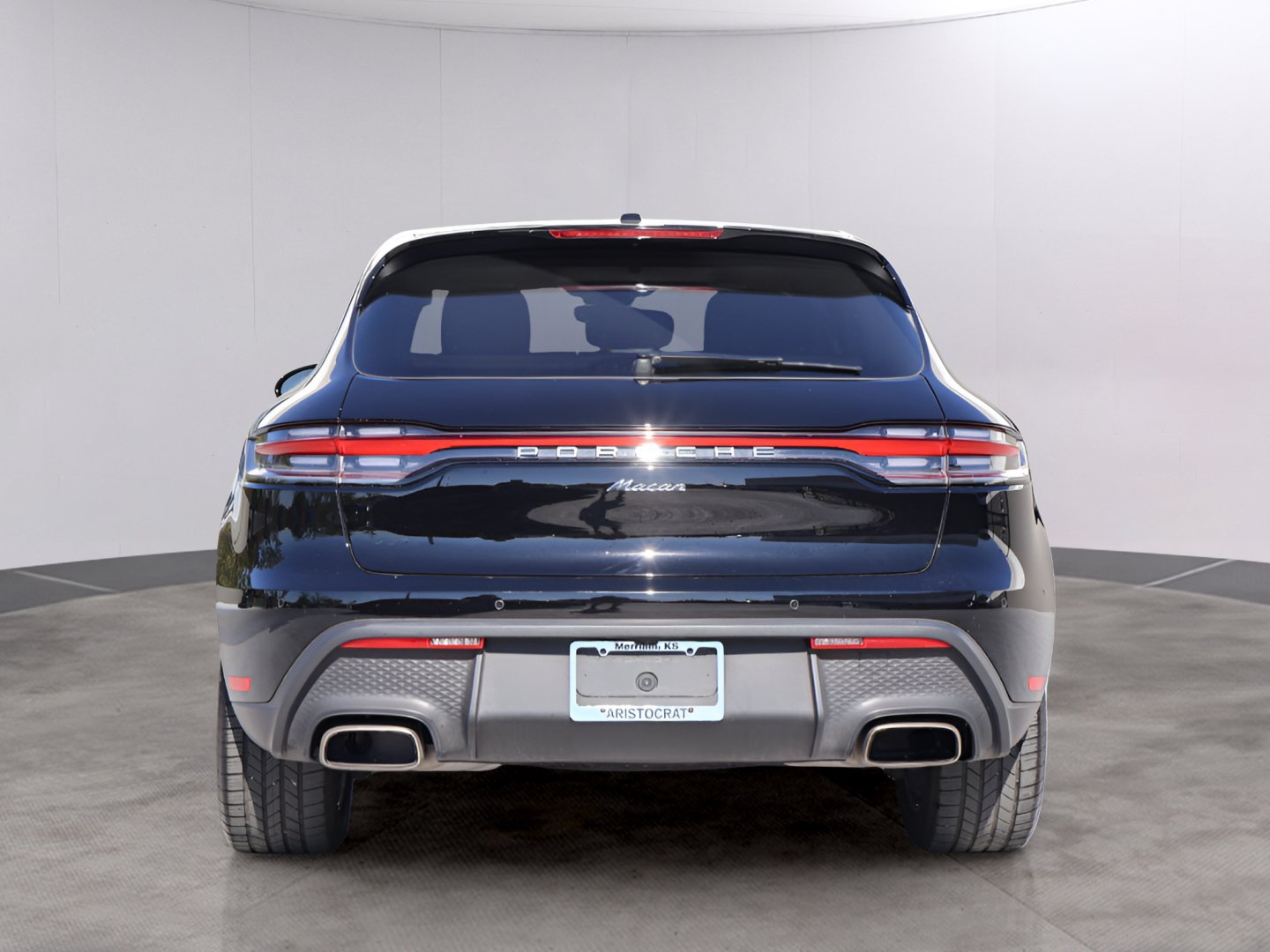 Used 2023 Porsche Macan Turbo AWD/4WD image 6