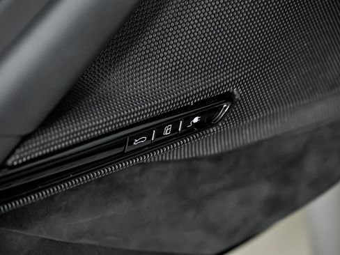 Used 2022 Ferrari SF90 Stradale image 21