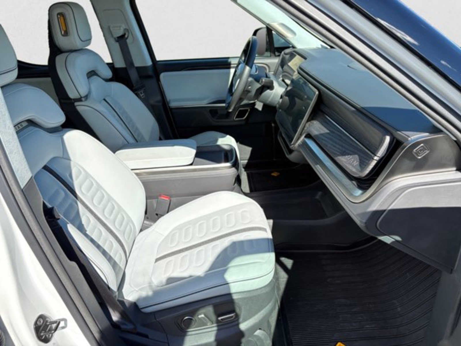 Used 2023 Rivian R1T Adventure Dual AWD/4WD image 20