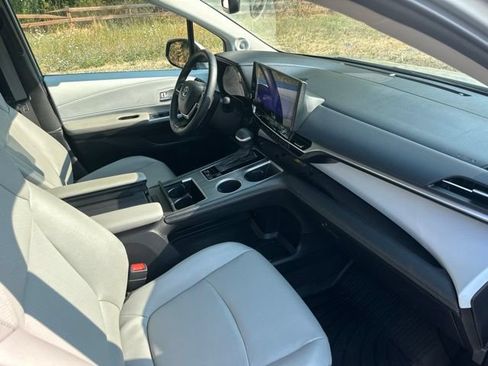 Used 2025 Toyota Sienna XLE w/ XLE Plus Package AWD/4WD image 22