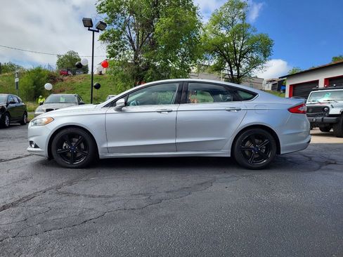 Used 2016 Ford Fusion SE FWD image 6