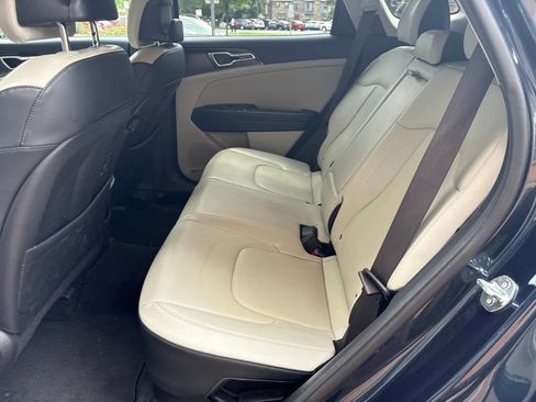 Used 2023 Kia Sportage EX AWD/4WD image 9