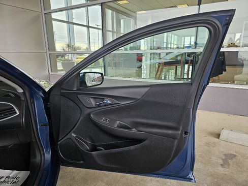 Used 2024 Chevrolet Malibu LT image 11