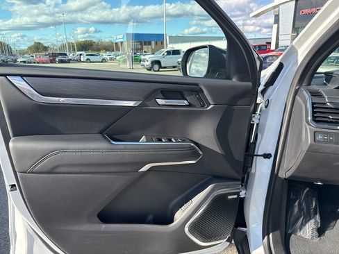 Used 2025 GMC Acadia Elevation image 27