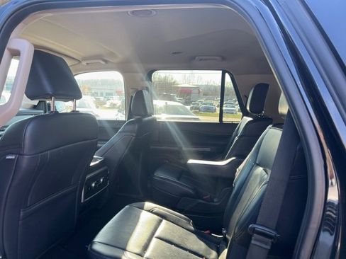 Used 2024 Ford Expedition XLT image 7