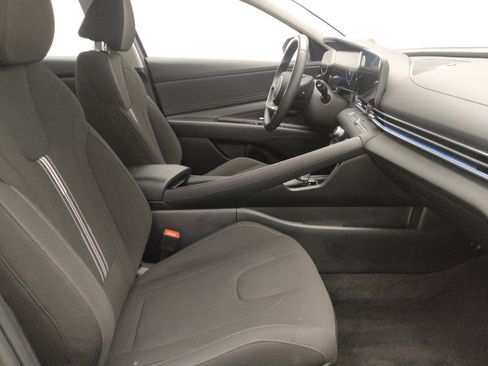 Used 2025 Hyundai Elantra SEL FWD image 21