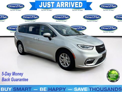 Used 2023 Chrysler Pacifica Touring-L FWD image 1