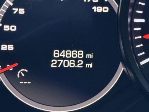 Used 2018 Porsche Panamera image 29