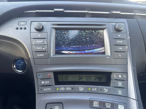 Used 2015 Toyota Prius Two w/ Preferred Accessory Package FWD image 5