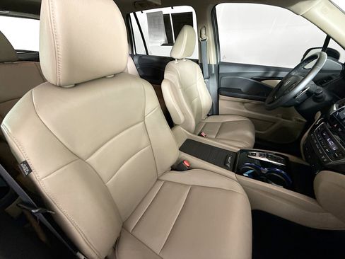 Used 2016 Honda Pilot Touring image 37