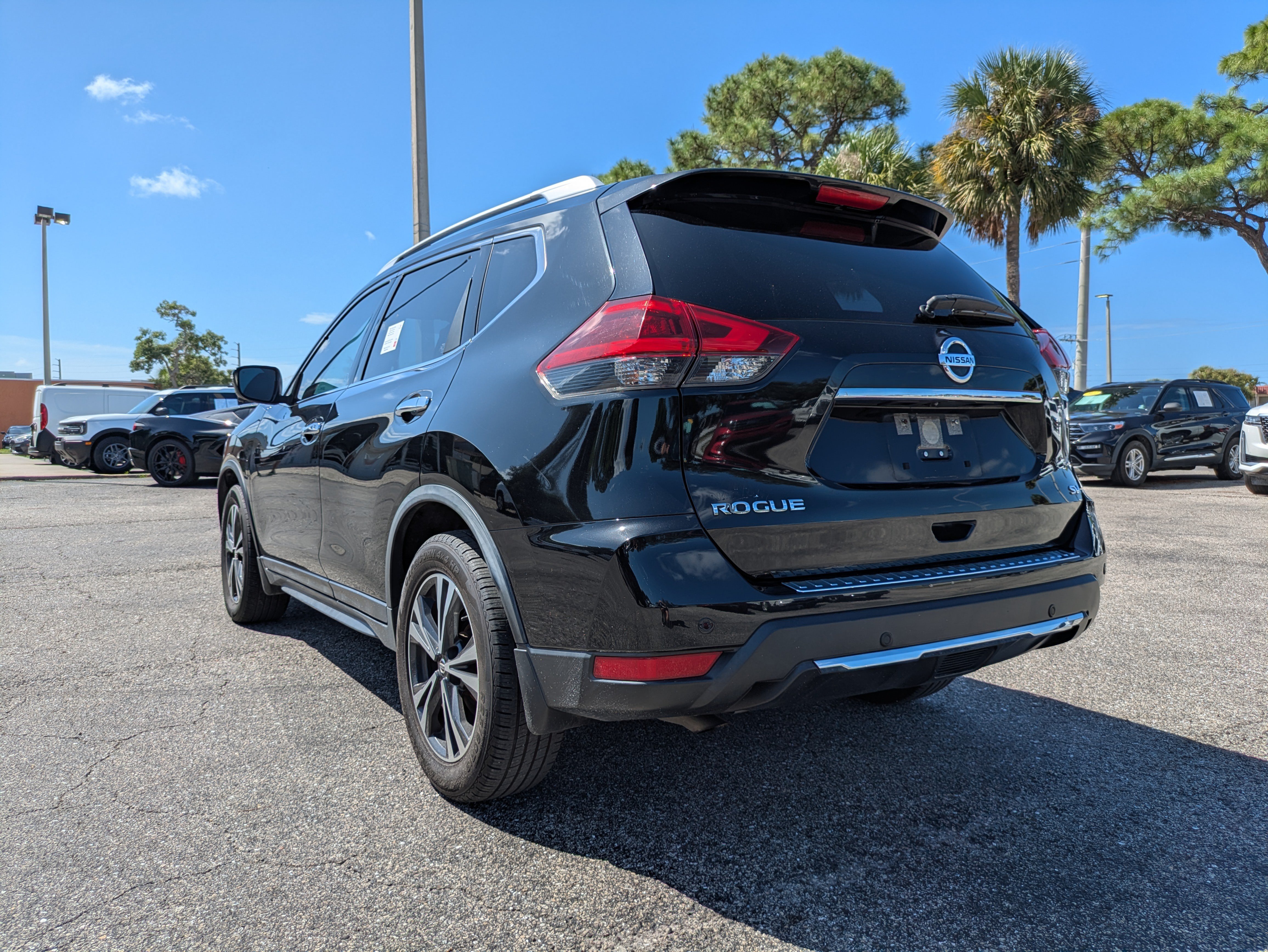 Used 2019 Nissan Rogue SV w/ Premium Package FWD image 6