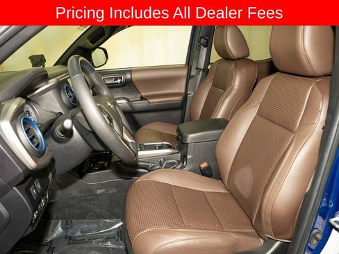 Used 2022 Toyota Tacoma Limited AWD/4WD image 10