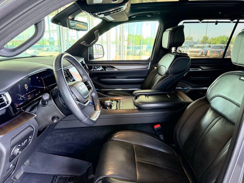 Used 2022 Jeep Grand Wagoneer Series II AWD/4WD image 12