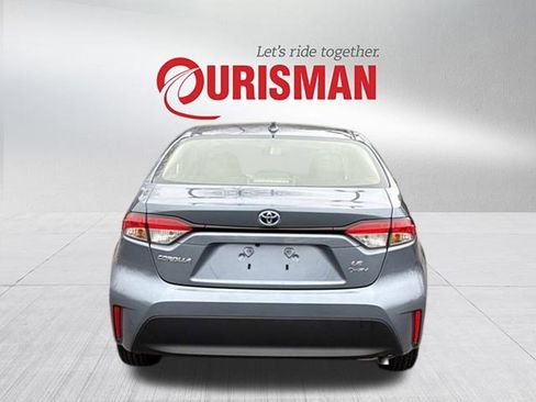 Used 2025 Toyota Corolla LE image 3