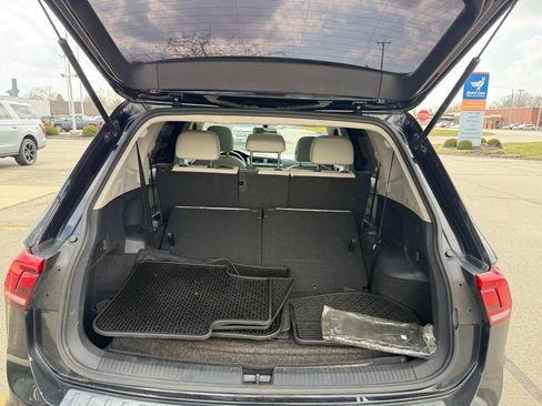 Used 2020 Volkswagen Tiguan SE w/ Panoramic Sunroof Package image 19