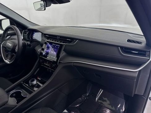 New 2025 Jeep Grand Cherokee L Laredo image 29