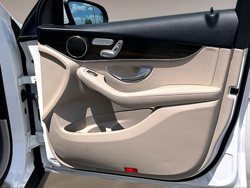 Used 2022 Mercedes-Benz GLC 300 image 24